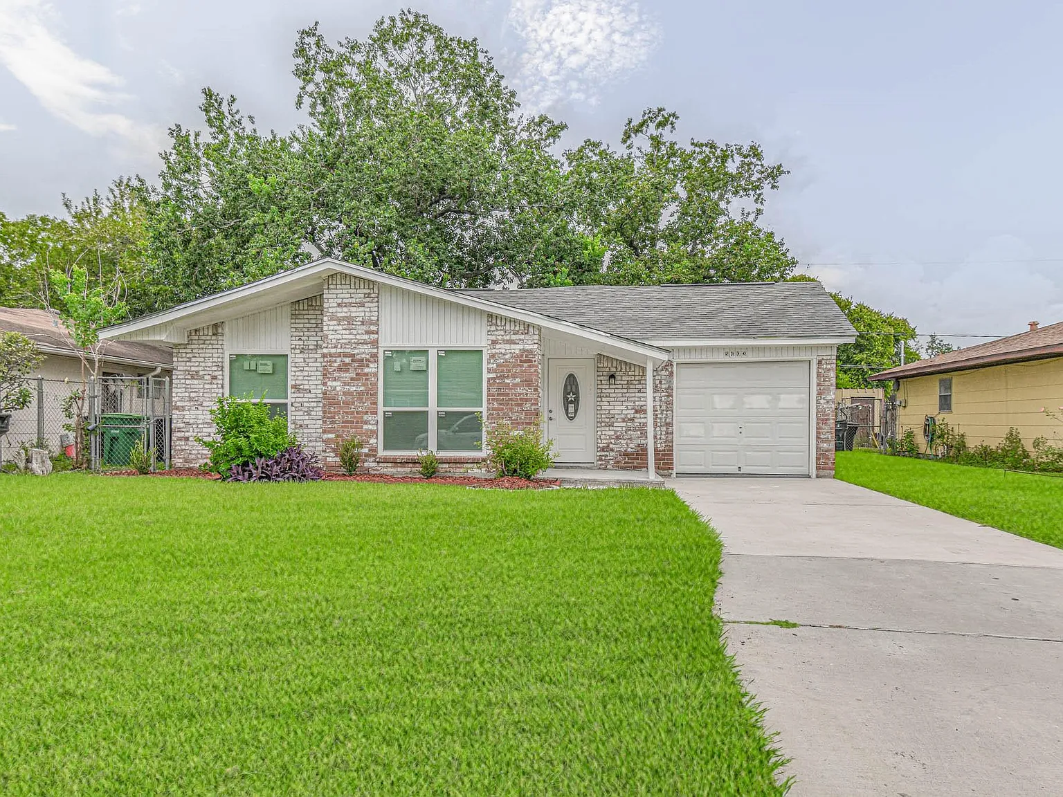 3 bed, 1.5 bath, 1344 sqft, $1,695 — Photo 3