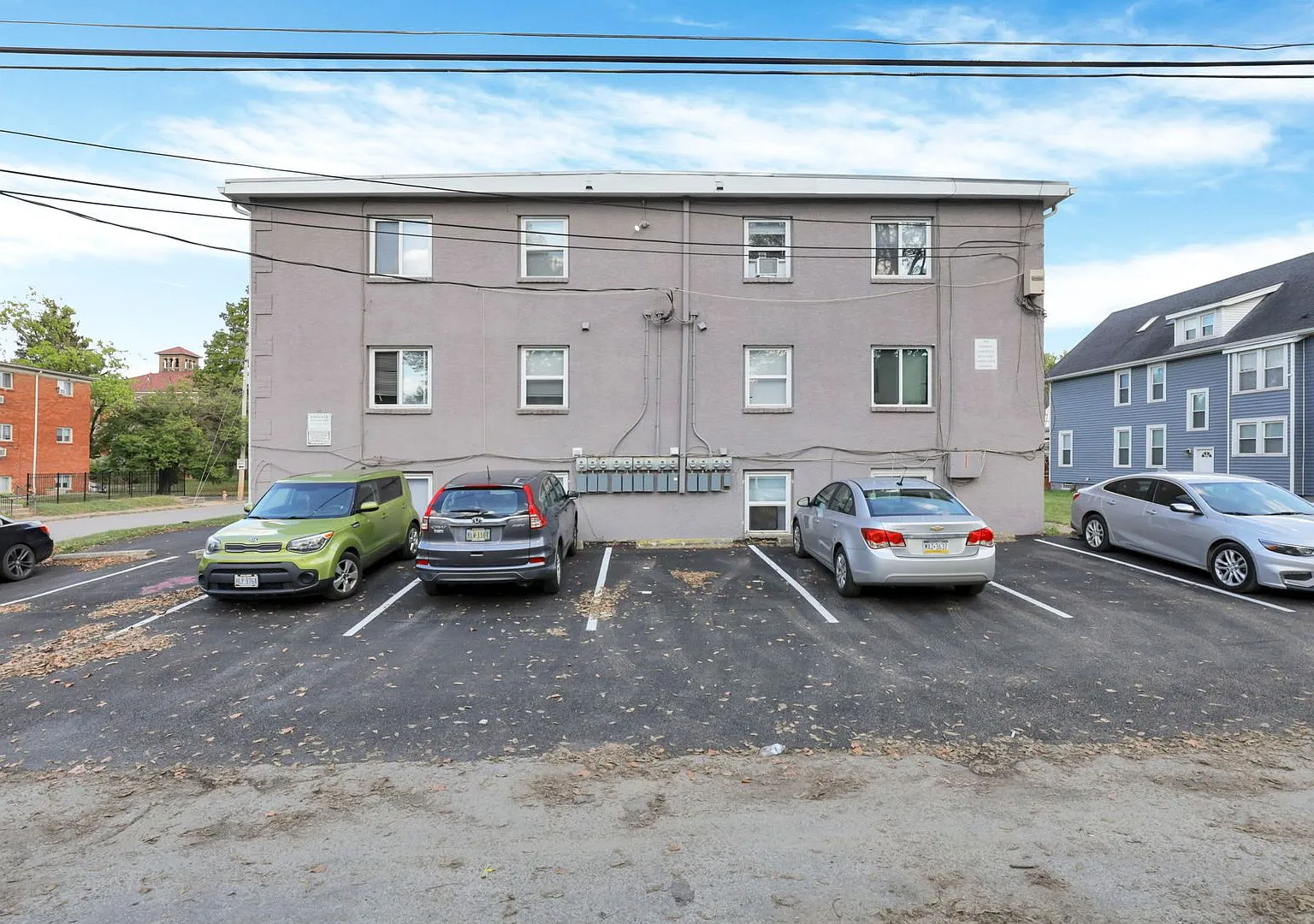 Lovely 2 Bedroom 1 Bathroom apartment - 3rd Floor! — Photo 3