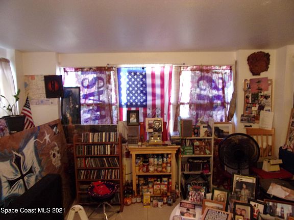 4th image of 805 Clarke Ave