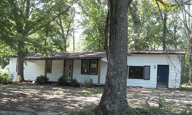 1st image of 138 White Oak Ln