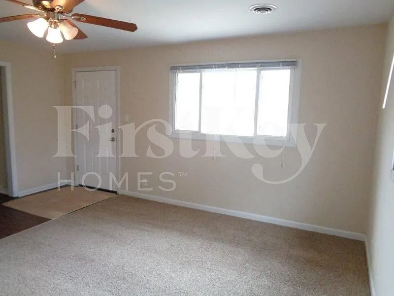 3 bed, 1.5 bath, 1457 sqft, $2,455 — Photo 4