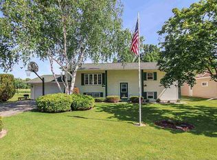 215 Emerald Dr, Reeseville, WI 53579