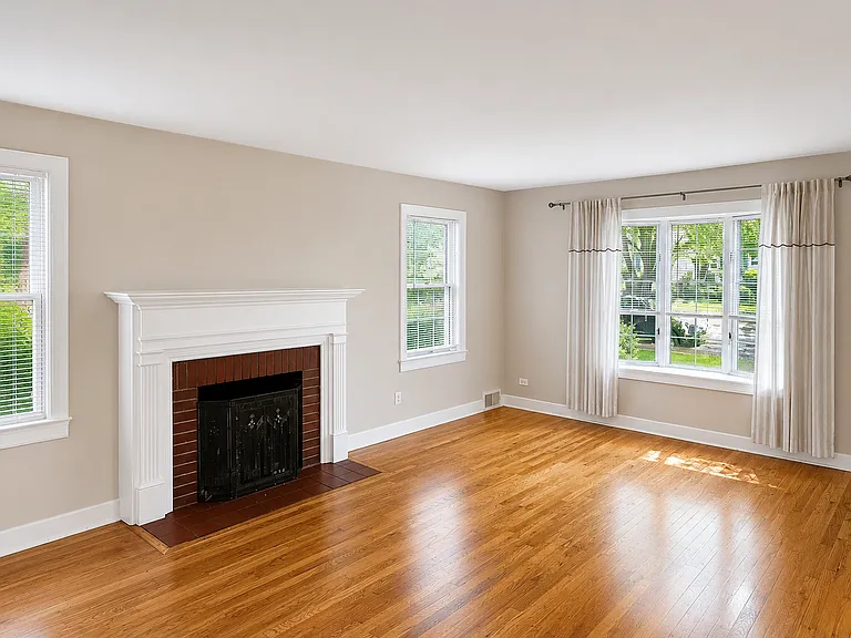 4529 Saratoga Ave — Photo 2