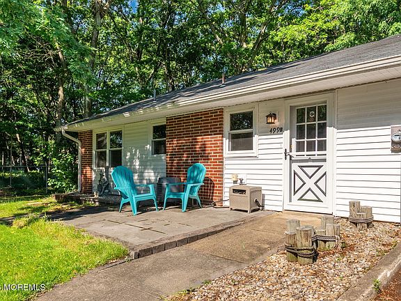2nd image of 499B Thornbury Court
