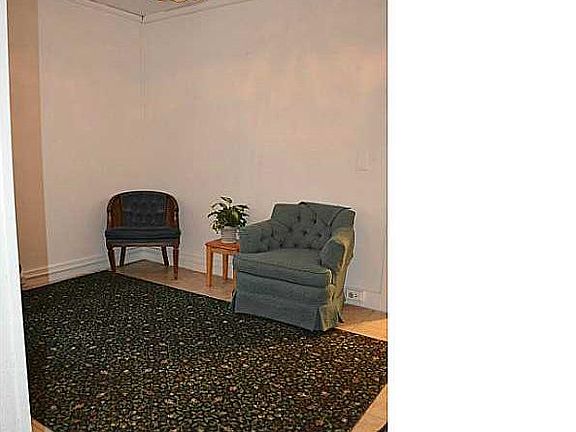 2nd image of 212 W Calthrop Ave