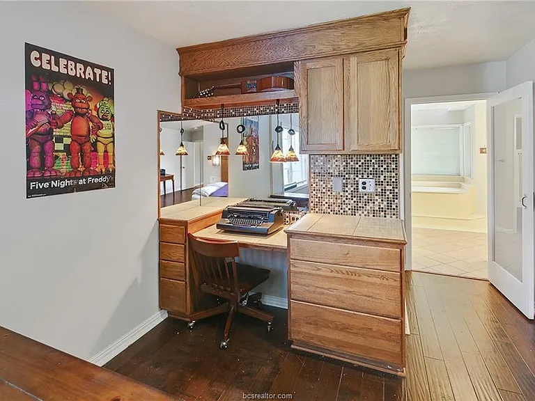 305 Brookside Dr W — Photo 23