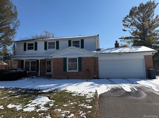 4205 Pinehurst Dr, West Bloomfield, MI 48322