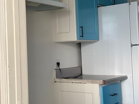 3rd image of 1424 W 84th Pl #1424
