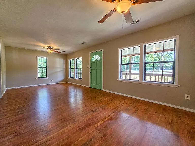 1505 N Garland Ave — Photo 3