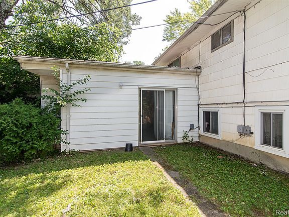 3rd image of 29456 Edward Dr