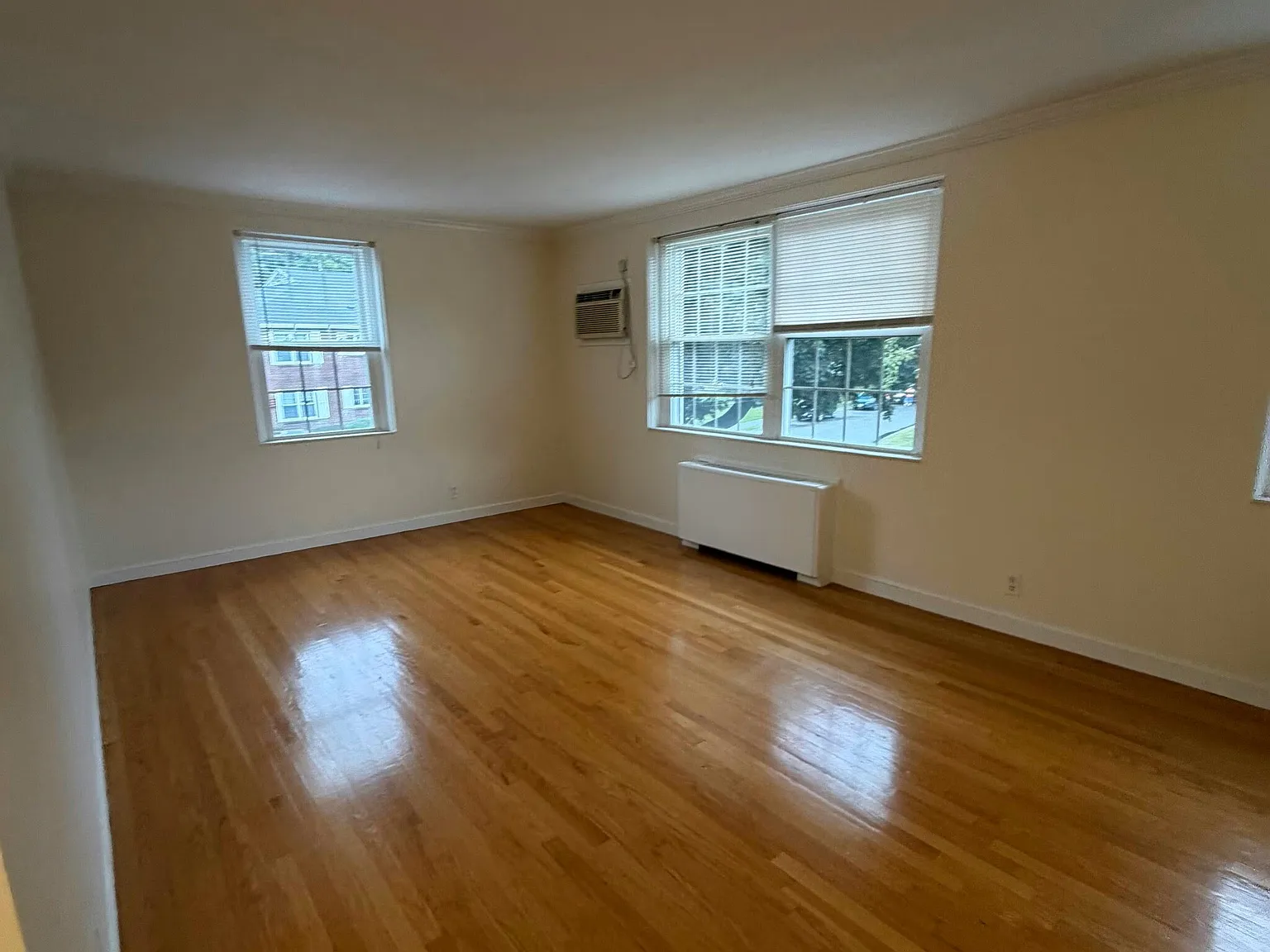 1 bed, $2,400 — Photo 3