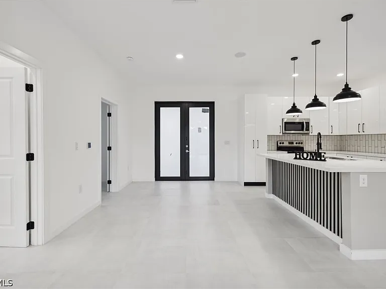 1310 Jefferson Ave — Photo 4