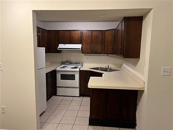 3rd image of 4523 Cleveland Ave APT A5