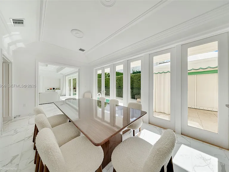 55 La Gorce Cir — Photo 11