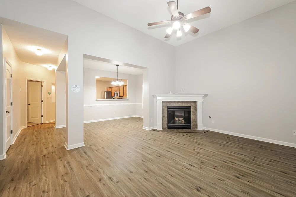 4 bed, 3.0 bath, 1950 sqft, $2,040 — Photo 4