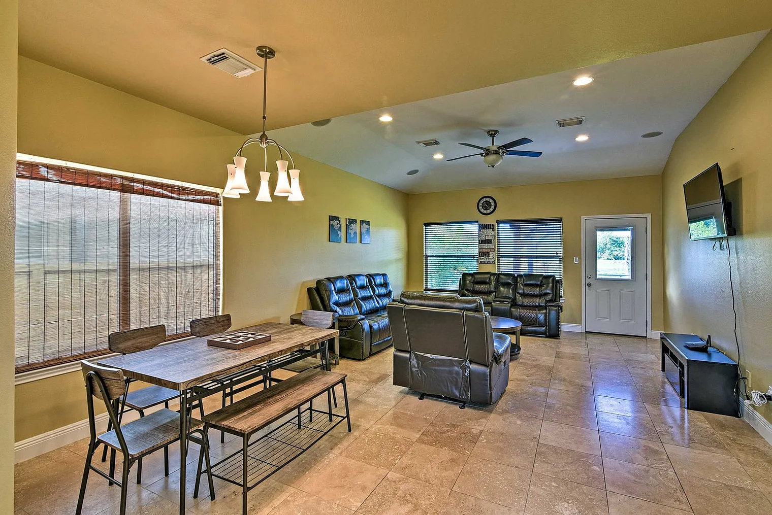 3 bed, 2.0 bath, 1819 sqft, $5,547 — Photo 4