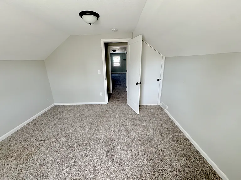116 NE James St — Photo 19