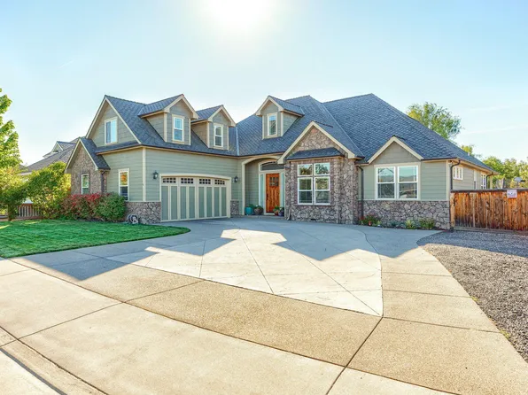 1617 Tennessee Ln, Central Pt, OR 97502