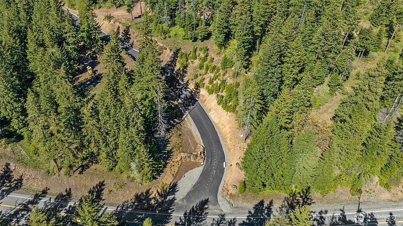4th image of 40 Newport Creek Loop