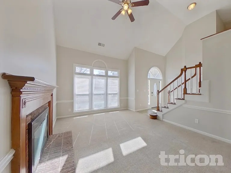 713 Trailing Rock Dr — Photo 2