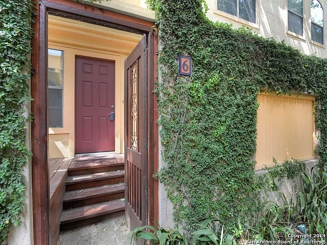 2 bed, 2.5 bath, 1800 sqft, $2,500 — Photo 3