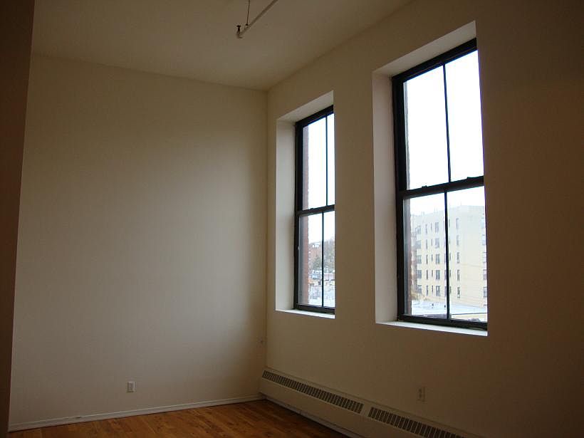 2nd image of 162 McLean Ave APT 3A