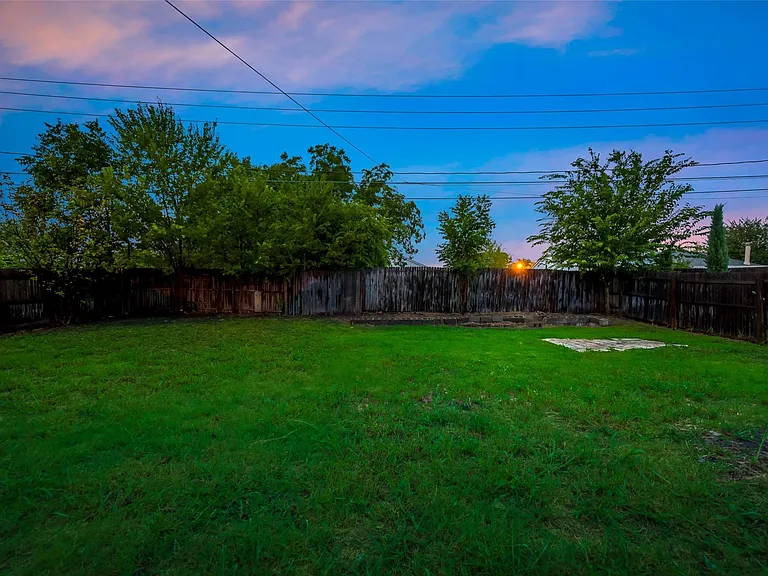 Sunflower Dr — Photo 23