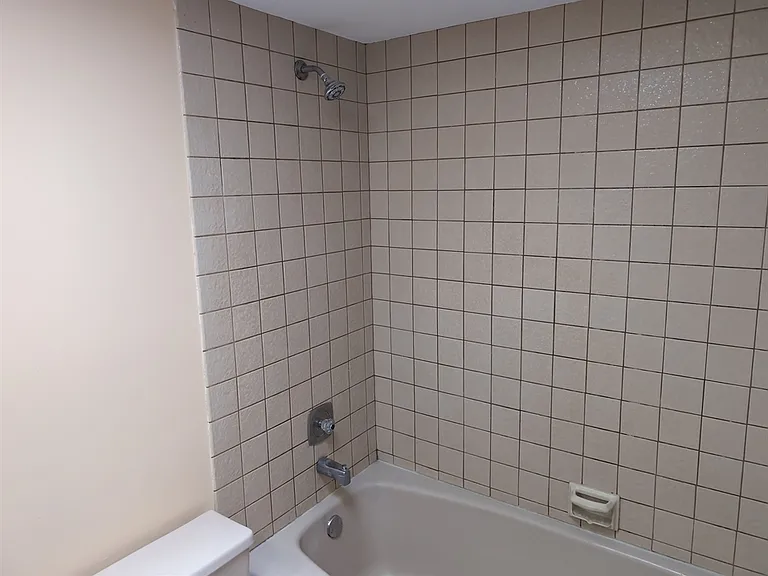 242 W Slade St #2E — Photo 20