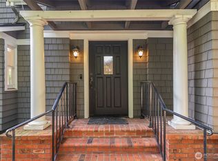 7626 NE 8th St, Medina, WA 98039