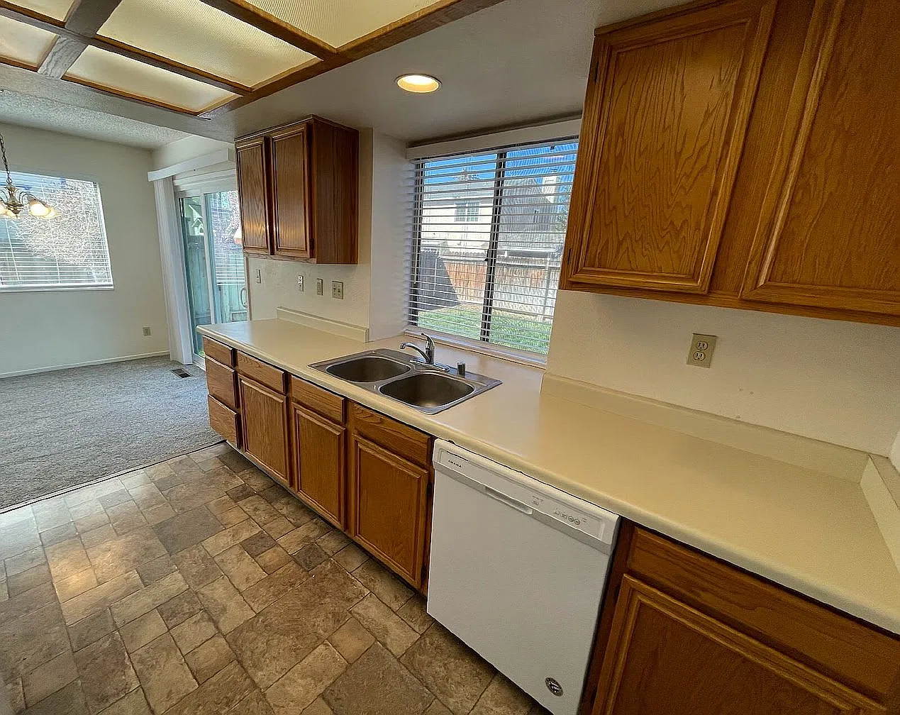 3 bed, $1,388 — Photo 3