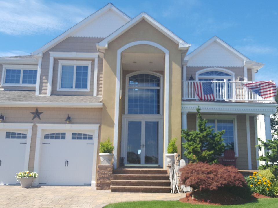 1st image of 2 Crescent Cove Dr