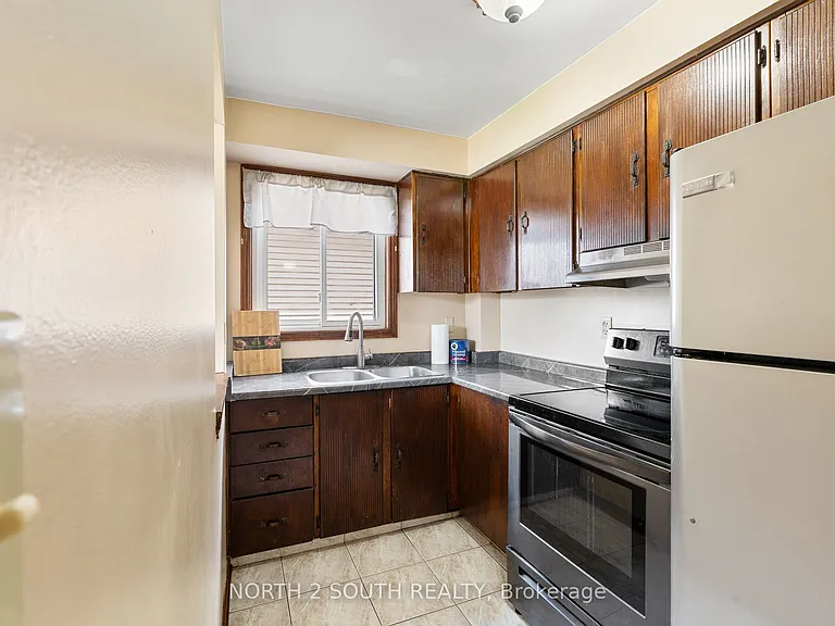 1360 Goyeau St — Photo 10