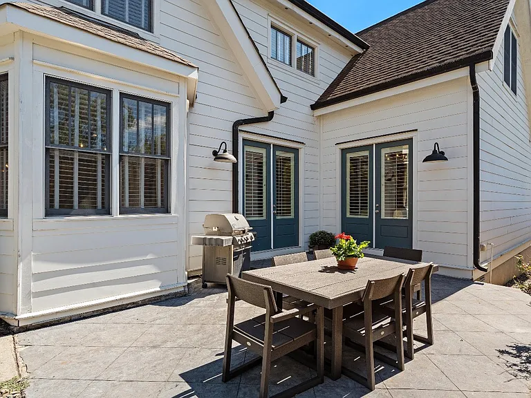 1109 Lawrence Ave — Photo 26