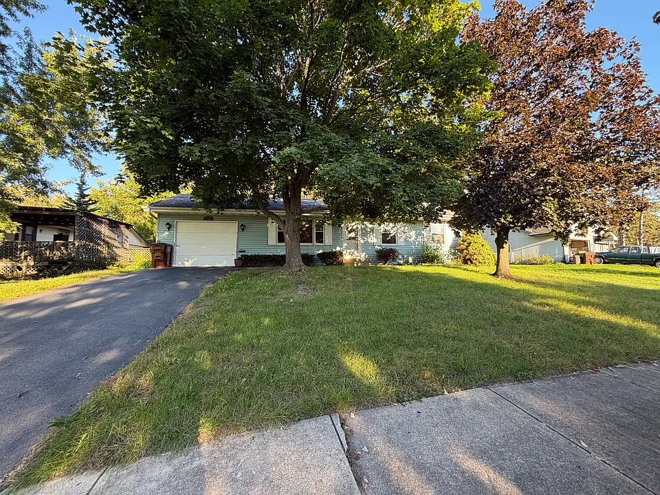 2710 Norway Pine Rd