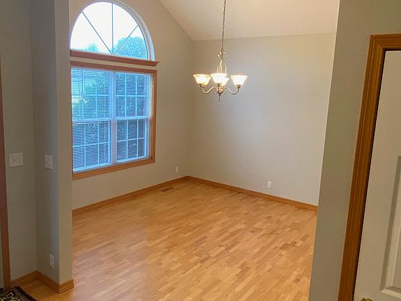 2nd image of 1702 Lakeview Dr