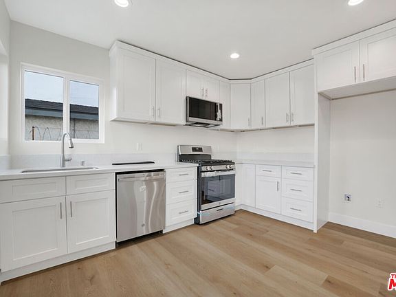 5th image of 529 W 90th St