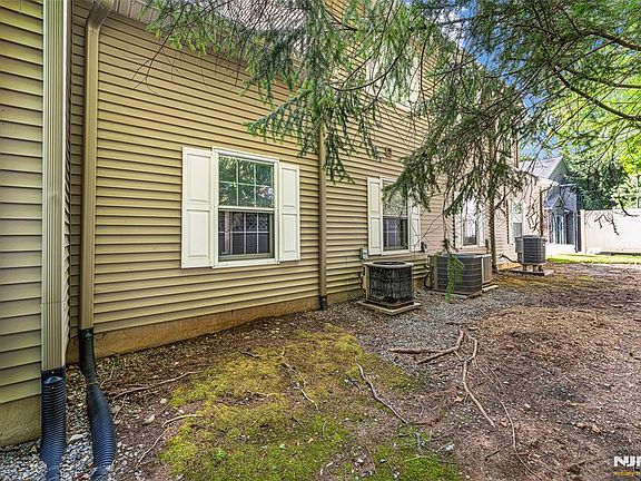 4th image of 20 Mulford Ct #C0025