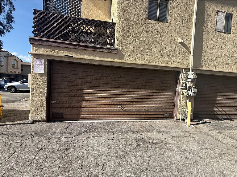 9131 Burnet Ave #10 — Photo 56