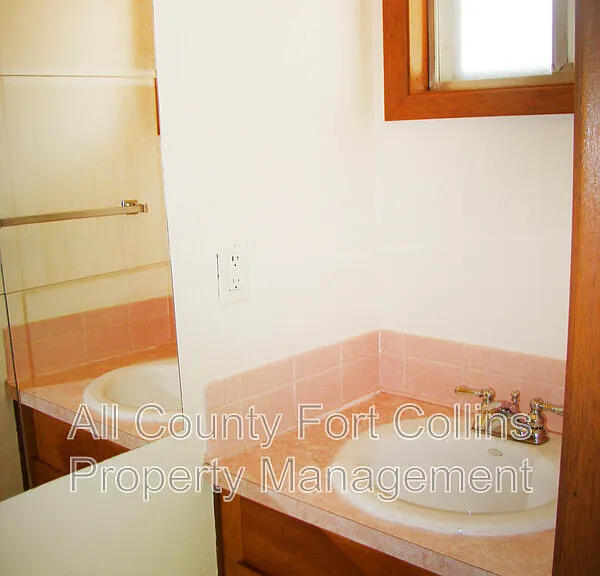 1208 Baker St — Photo 8