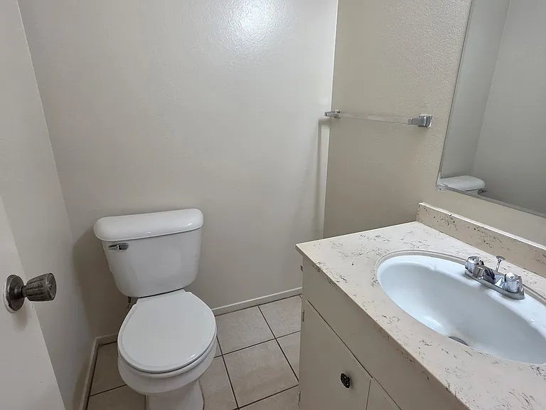 200 W Turner Rd #4 — Photo 8