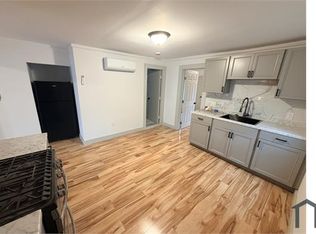 28 Queen St APT 1, Lowell, MA 01851