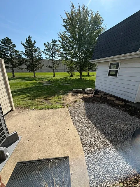 2 bed, 1.5 bath, 1200 sqft, $1,150 — Photo 3
