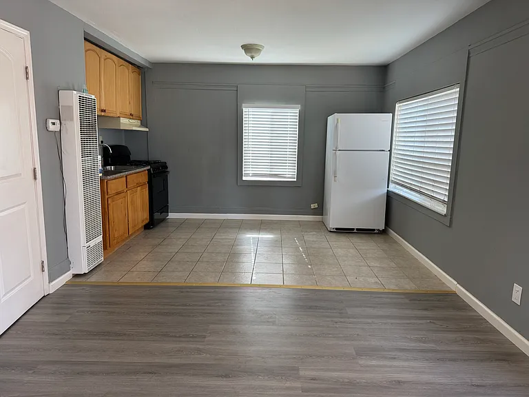 Laurel Ave — Photo 2