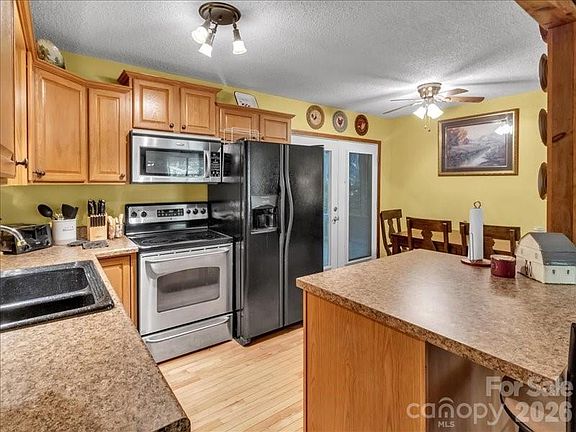 3rd image of 49 Lisa Ln