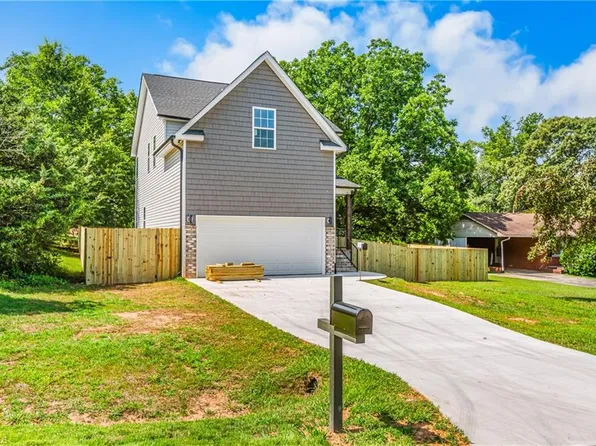 14 Jayson Ln, Winston Salem, NC 27114