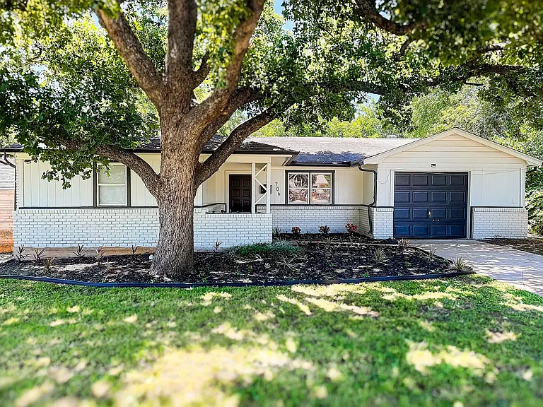706 Henslee Dr — Photo 1