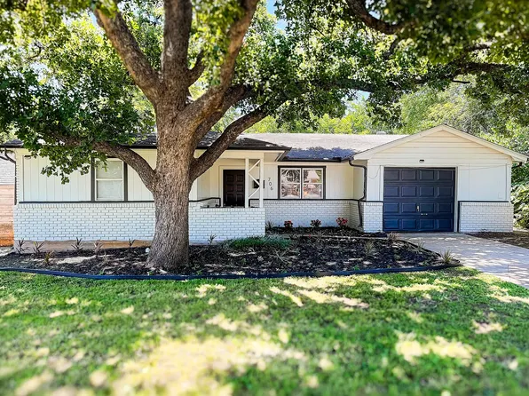706 Henslee Dr, Euless, TX 76040
