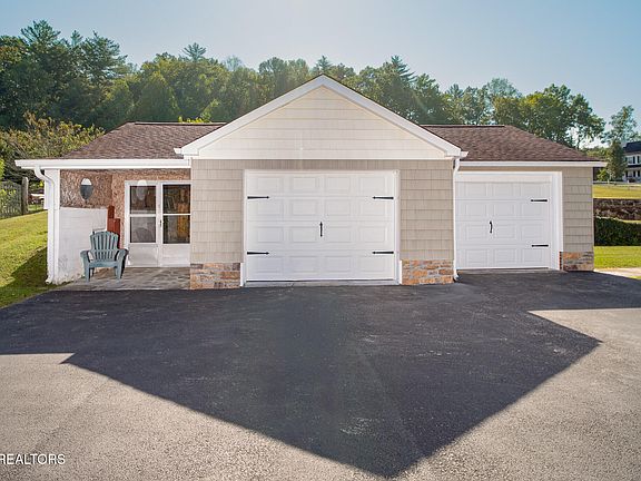3rd image of 121 Shady Rd