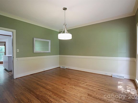 3rd image of 9425 Sardis Glen Dr
