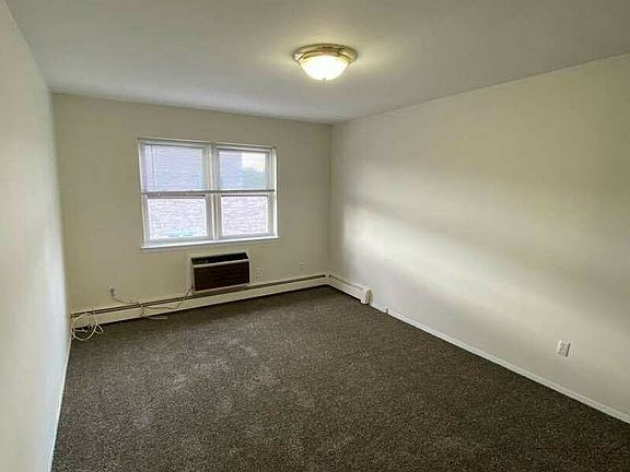 4th image of 176 Bay 8 St Floor 2
